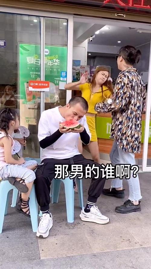 吃瓜群众看情侣吵架视频,吃瓜群众围观的情感战场